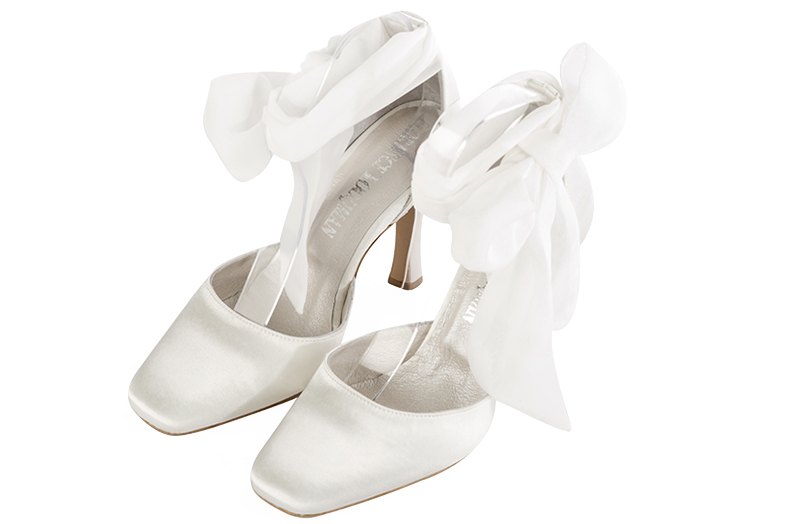 Pure white women's open side shoes, with a scarf around the ankle. Square toe. Very high spool heels. Front view - Florence KOOIJMAN